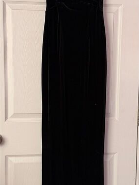 Laura Byrnes Gilda Gown in Black Velvet - Luxe Sheen
